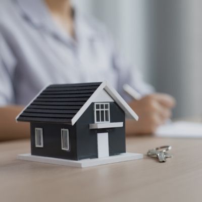 How Falling Rates Help Gig Workers Qualify for Mortgages in Red Deer, Alberta